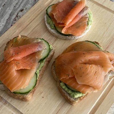 Smoked salmon with mashed avocado