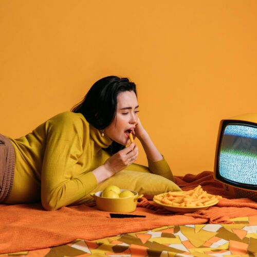 women watching tv and eating snacks