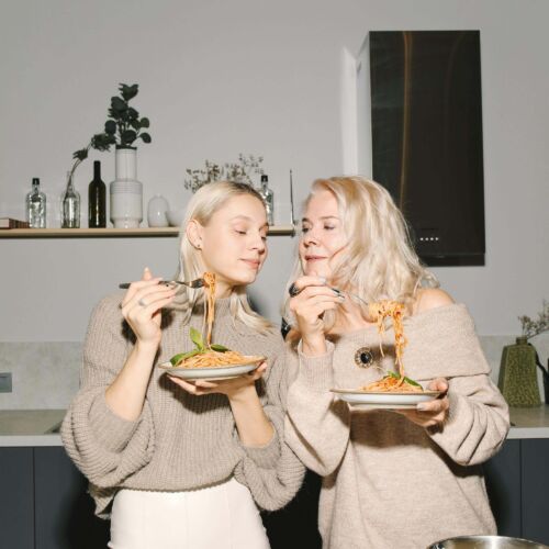 two women eating